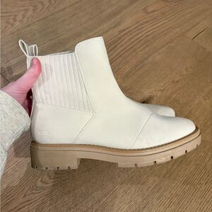 TOMS Women's Off-White Ankle Booties